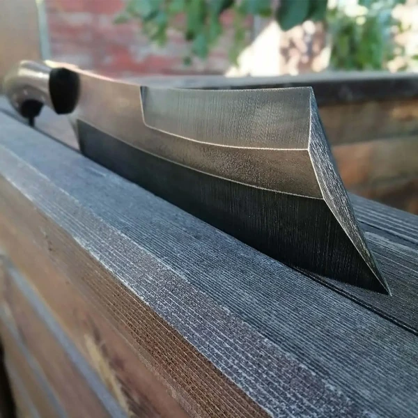 Kitchen knife with sharp stainless steel blade for everyday cooking, Ideal for chopping, slicing, and dicing ingredients, Ergonomic handle for safe and comfortable grip, High-quality kitchen knife designed for home chefs, Durable and reliable tool for all food preparation tasks