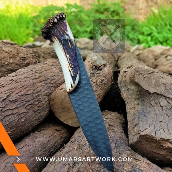 Carbon steel hunting knife for skinning and cutting