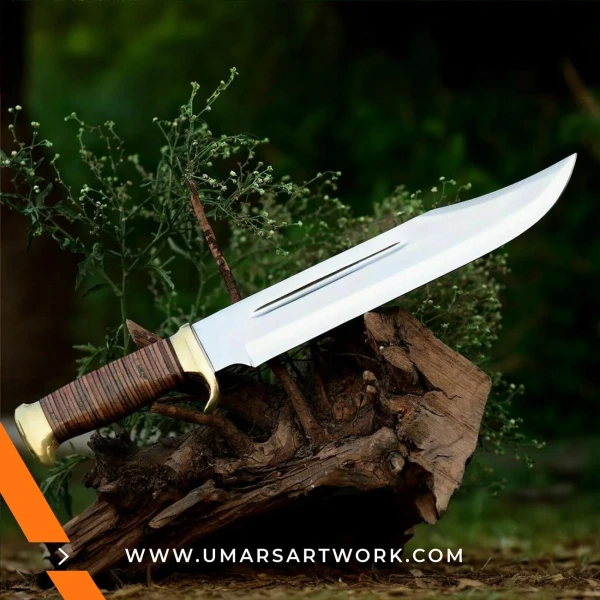 Bowie Rambo knife with rugged survival design and sharp clip-point blade, Inspired by iconic action movie weaponry, High-quality knife with sawback spine and full-tang construction, Tactical Rambo knife with durable handle and sheath, Display-worthy collectible knife for survivalists and movie fans