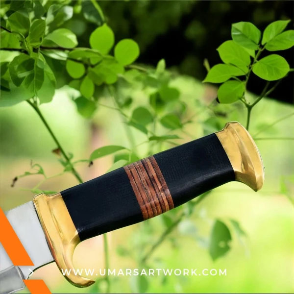 Bowie Rambo knife with rugged survival design and sharp clip-point blade, Inspired by iconic action movie weaponry, High-quality knife with sawback spine and full-tang construction, Tactical Rambo knife with durable handle and sheath, Display-worthy collectible knife for survivalists and movie fans