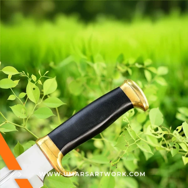 Bowie Rambo knife with rugged survival design and sharp clip-point blade, Inspired by iconic action movie weaponry, High-quality knife with sawback spine and full-tang construction, Tactical Rambo knife with durable handle and sheath, Display-worthy collectible knife for survivalists and movie fans