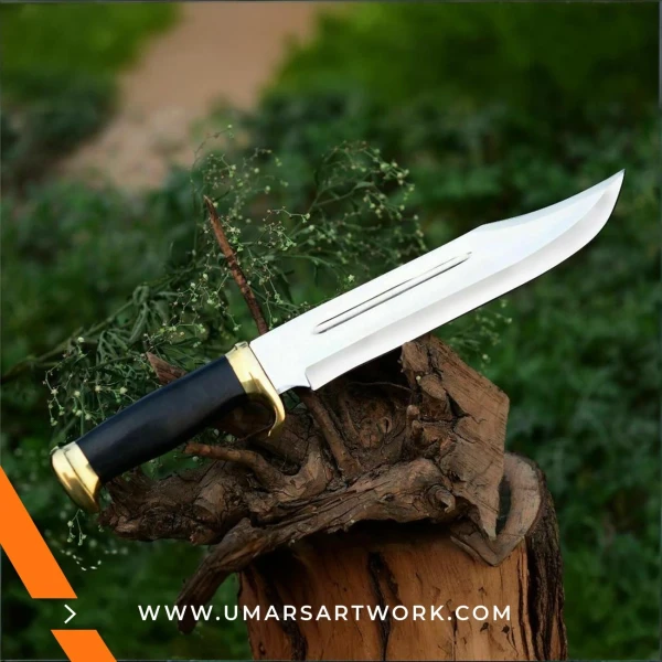 Bowie Rambo knife with rugged survival design and sharp clip-point blade, Inspired by iconic action movie weaponry, High-quality knife with sawback spine and full-tang construction, Tactical Rambo knife with durable handle and sheath, Display-worthy collectible knife for survivalists and movie fans