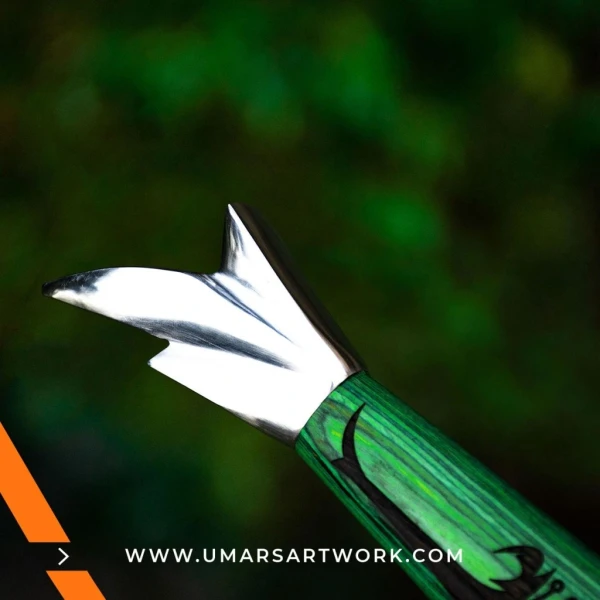 Engraved hand-forged Heron sword with detailed blade markings, High-quality replica inspired by legendary warrior traditions, Full-tang sword with leather-wrapped handle and steel guard, Handcrafted Heron sword with unique engravings and battle-ready finish, Display-worthy collectible combining elegance and strength