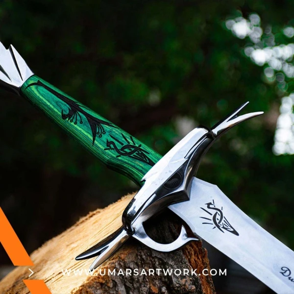 Engraved hand-forged Heron sword with detailed blade markings, High-quality replica inspired by legendary warrior traditions, Full-tang sword with leather-wrapped handle and steel guard, Handcrafted Heron sword with unique engravings and battle-ready finish, Display-worthy collectible combining elegance and strength