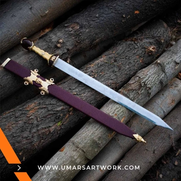 Gladiator sword replica with short, broad blade design, Inspired by ancient Roman arena weapons, High-quality gladiator sword with leather-wrapped grip, Battle-ready fantasy replica with weathered steel finish, Display-worthy collectible sword from the age of empires