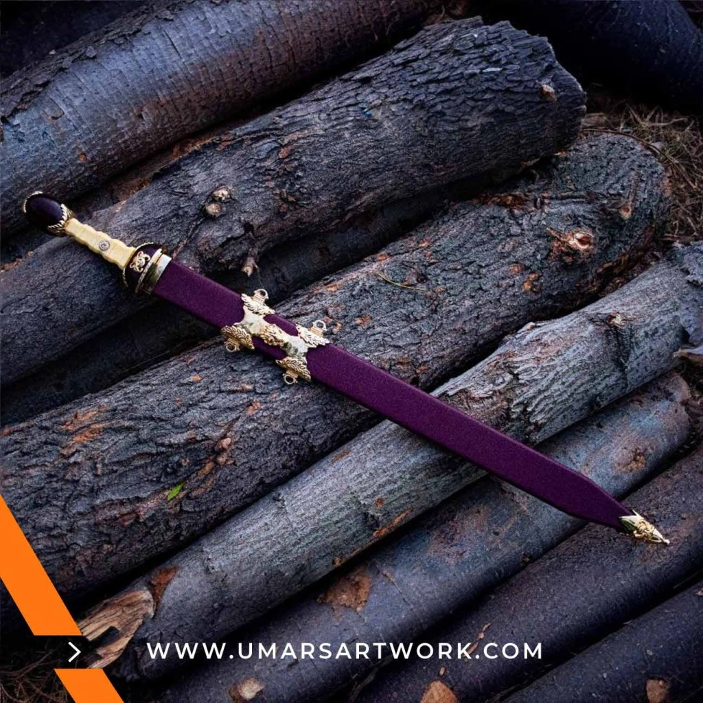 Gladiator sword replica with short, broad blade design, Inspired by ancient Roman arena weapons, High-quality gladiator sword with leather-wrapped grip, Battle-ready fantasy replica with weathered steel finish, Display-worthy collectible sword from the age of empires