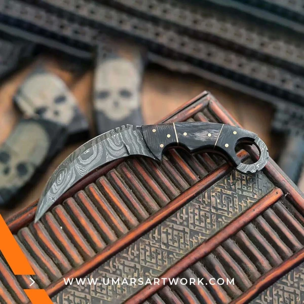 Karambit knife with curved blade and ergonomic finger ring, Inspired by traditional Southeast Asian martial arts tools, High-quality tactical knife for self-defense or utility use, Sharp and compact design ideal for close-quarters handling, Durable karambit with non-slip grip and sleek finish