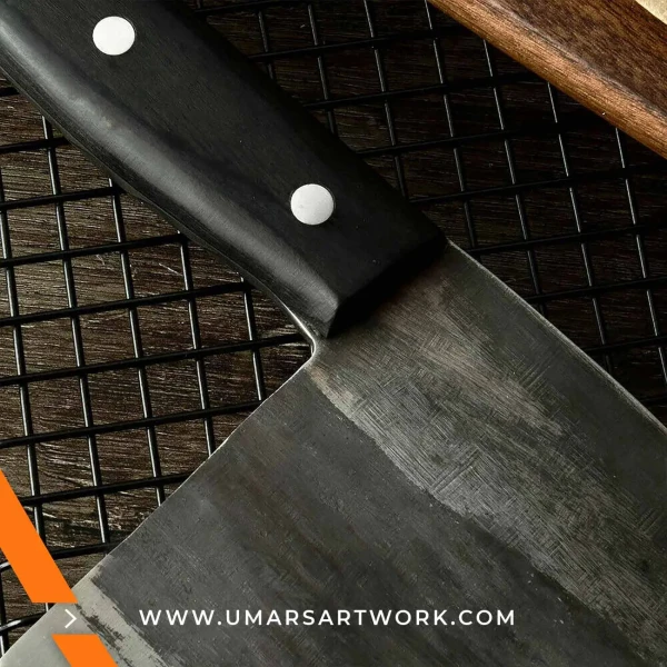 Kitchen knife with sharp stainless steel blade for everyday cooking, Ideal for chopping, slicing, and dicing ingredients, Ergonomic handle for safe and comfortable grip, High-quality kitchen knife designed for home chefs, Durable and reliable tool for all food preparation tasks