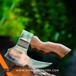 Pizza axe with fun and unique axe-shaped blade design, Stainless steel cutting edge perfect for slicing pizzas with ease, Ergonomic handle for comfortable and safe use, Novelty kitchen tool combining function and style, High-quality pizza cutter shaped like a miniature battle axe