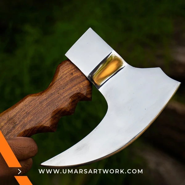 Pizza axe with fun and unique axe-shaped blade design, Stainless steel cutting edge perfect for slicing pizzas with ease, Ergonomic handle for comfortable and safe use, Novelty kitchen tool combining function and style, High-quality pizza cutter shaped like a miniature battle axe