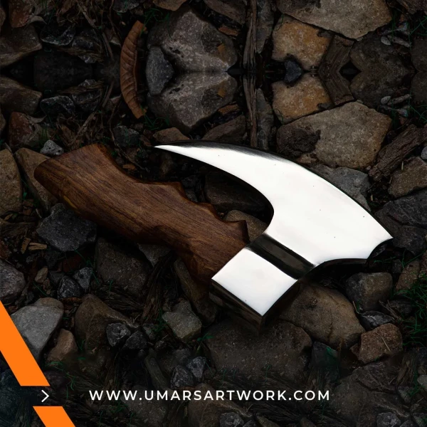 Pizza axe with fun and unique axe-shaped blade design, Stainless steel cutting edge perfect for slicing pizzas with ease, Ergonomic handle for comfortable and safe use, Novelty kitchen tool combining function and style, High-quality pizza cutter shaped like a miniature battle axe