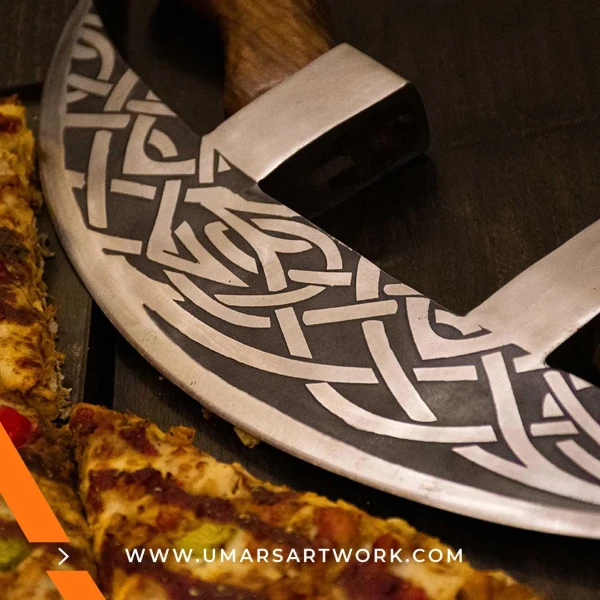 Pizza axe with fun and unique axe-shaped blade design, Stainless steel cutting edge perfect for slicing pizzas with ease, Ergonomic handle for comfortable and safe use, Novelty kitchen tool combining function and style, High-quality pizza cutter shaped like a miniature battle axe