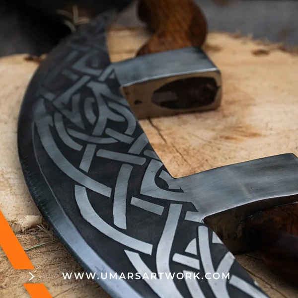 Pizza axe with fun and unique axe-shaped blade design, Stainless steel cutting edge perfect for slicing pizzas with ease, Ergonomic handle for comfortable and safe use, Novelty kitchen tool combining function and style, High-quality pizza cutter shaped like a miniature battle axe