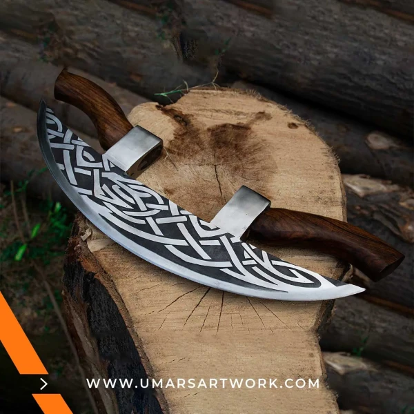 Pizza axe with fun and unique axe-shaped blade design, Stainless steel cutting edge perfect for slicing pizzas with ease, Ergonomic handle for comfortable and safe use, Novelty kitchen tool combining function and style, High-quality pizza cutter shaped like a miniature battle axe