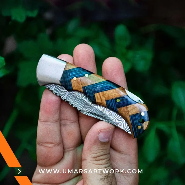 Pocket knife with compact folding design for everyday carry, High-quality stainless steel blade with secure locking mechanism, Ergonomic handle for comfortable grip and control, Versatile pocket knife suitable for outdoor, utility, or survival use, Durable and lightweight EDC knife perfect for on-the-go tasks