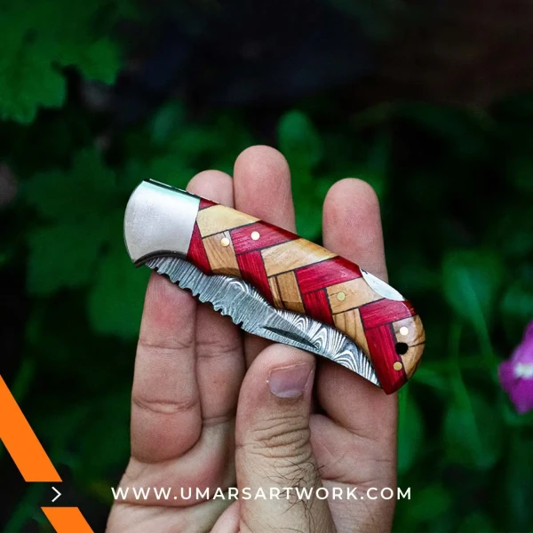 Pocket knife with compact folding design for everyday carry, High-quality stainless steel blade with secure locking mechanism, Ergonomic handle for comfortable grip and control, Versatile pocket knife suitable for outdoor, utility, or survival use, Durable and lightweight EDC knife perfect for on-the-go tasks